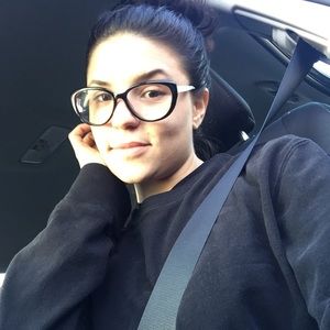 Meet your Posher, Camila